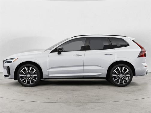 2023 Volvo XC60 B5 Plus Dark Theme
