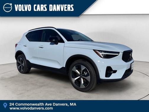 2026 Volvo XC40 B5 Plus