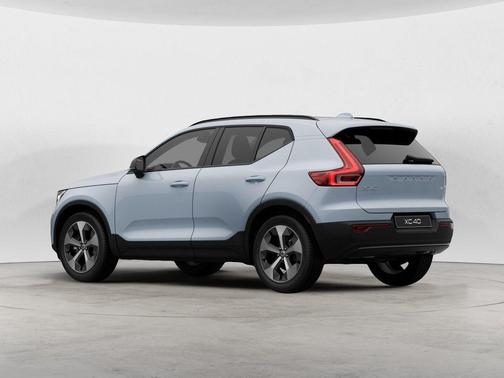 2026 Volvo XC40 B5 Plus