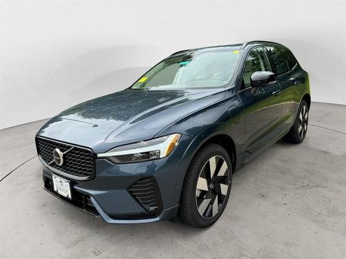 2025 Volvo XC60 Plug-In Hybrid T8 Plus