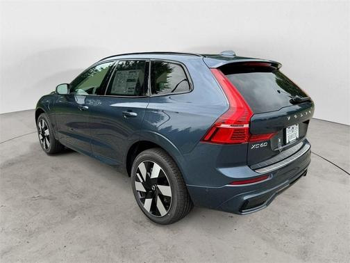2025 Volvo XC60 Plug-In Hybrid T8 Plus