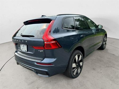 2025 Volvo XC60 Plug-In Hybrid T8 Plus