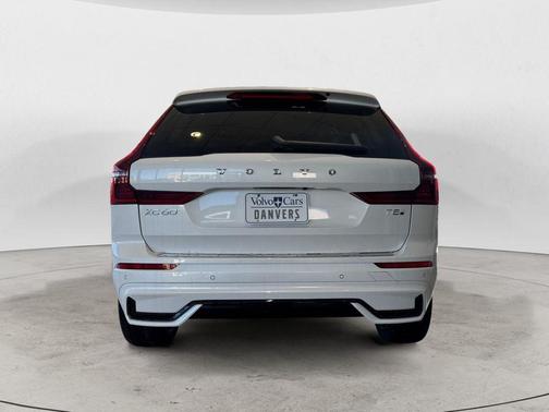 Crystal White 2026 Volvo XC60 Plug-In Hybrid T8 Ultra