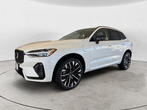 Crystal White 2026 Volvo XC60 Plug-In Hybrid T8 Ultra