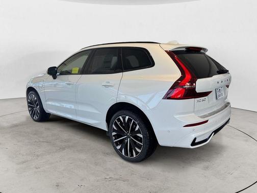 Crystal White 2026 Volvo XC60 Plug-In Hybrid T8 Ultra
