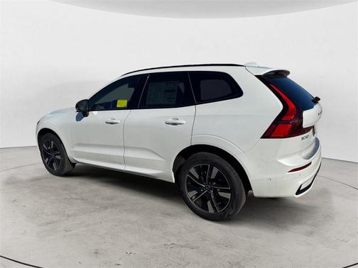 2026 Volvo XC60 B5 Plus