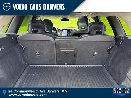 2023 Volvo XC60 B5 Plus Dark Theme
