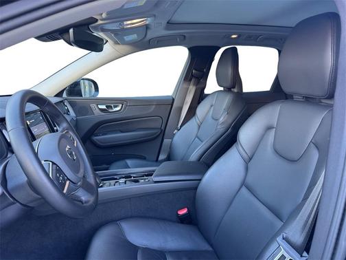 2025 Volvo XC60 B5 Core