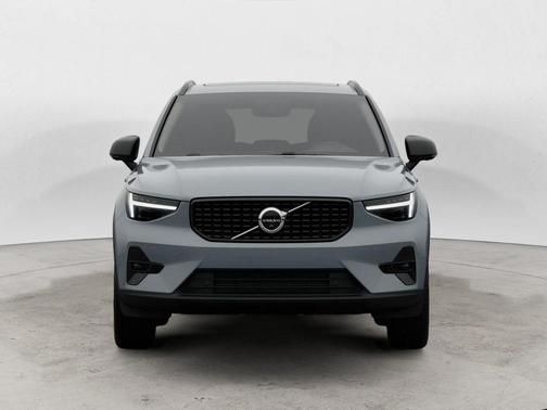 Vapour Grey 2026 Volvo XC40 B5 Plus