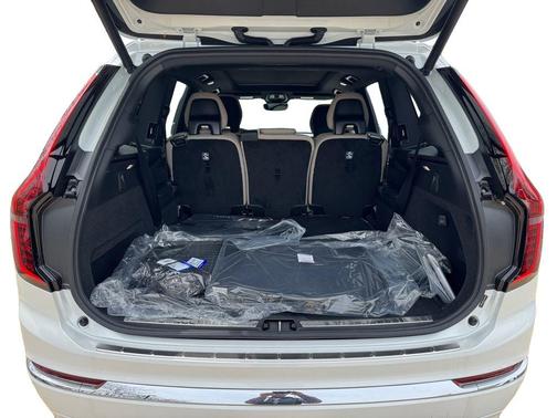 Crystal White 2026 Volvo XC90 B6 Plus 7-Seater