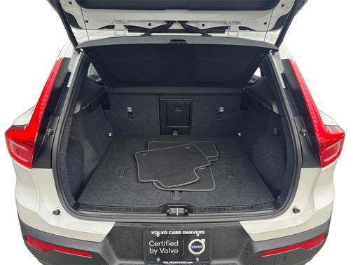 2025 Volvo XC40 B5 Plus Dark Theme