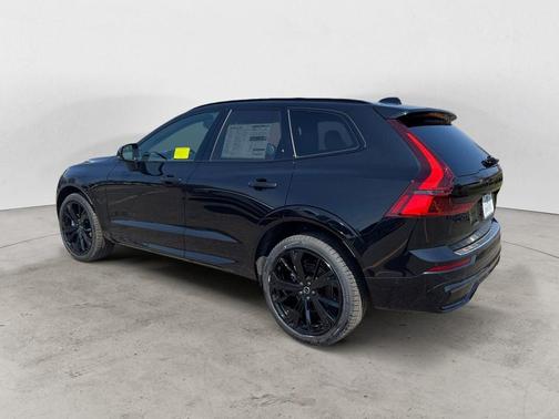 Ultra Black 2026 Volvo XC60 B5 Ultra Black Edition