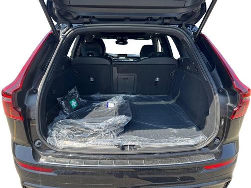 Ultra Black 2026 Volvo XC60 B5 Ultra Black Edition
