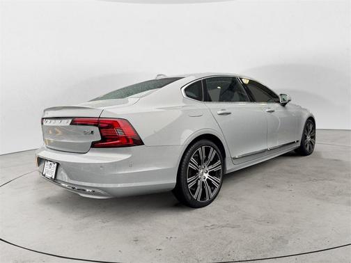 2025 Volvo S90 B6 Plus