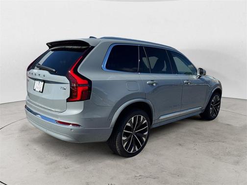 2025 Volvo XC90 Plug-In Hybrid T8 Plus 7-Seater