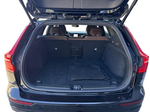 Onyx Black Metallic 2025 Volvo V60 Cross Country B5 Plus