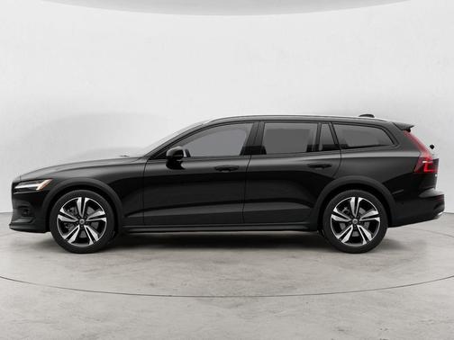 Onyx Black Metallic 2025 Volvo V60 Cross Country B5 Plus
