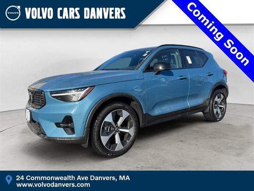 2025 Volvo XC40 B5 Plus Dark Theme