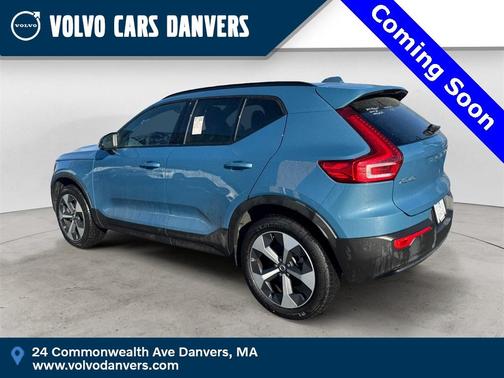 2025 Volvo XC40 B5 Plus Dark Theme
