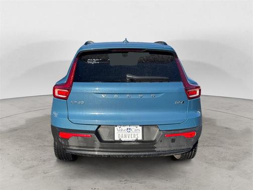 2025 Volvo XC40 B5 Plus Dark Theme