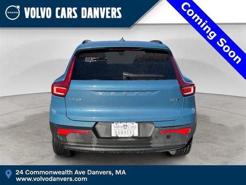 2025 Volvo XC40 B5 Plus Dark Theme