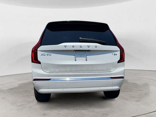 Crystal White 2026 Volvo XC90 Plug-In Hybrid T8 Plus 7-Seater