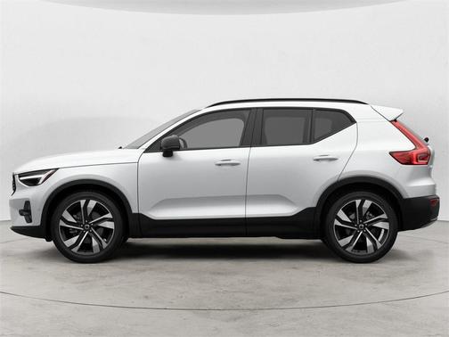 2026 Volvo XC40 B5 Ultra