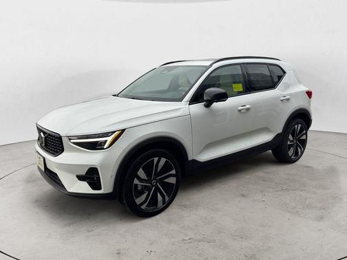 Crystal White 2026 Volvo XC40 B5 Ultra