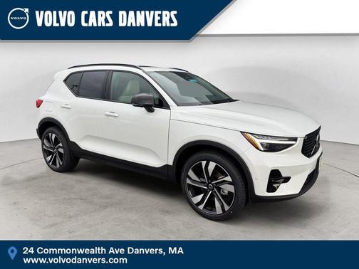 Crystal White 2026 Volvo XC40 B5 Ultra