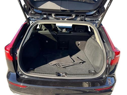 2025 Volvo V60 Cross Country B5 Plus