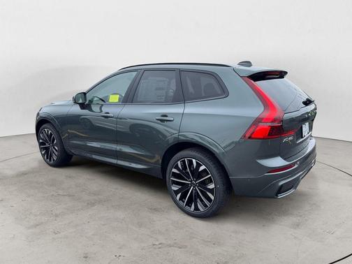 Forest Green 2026 Volvo XC60 B5 Ultra
