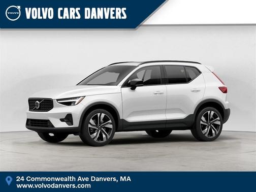 2025 Volvo XC40 B5 Plus Dark Theme