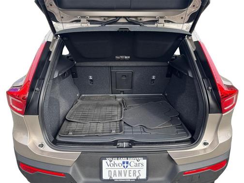 2024 Volvo XC40 B5 Core