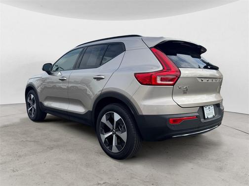2024 Volvo XC40 B5 Core