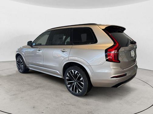 2026 Volvo XC90 B6 Ultra Dark Theme 7-Seater