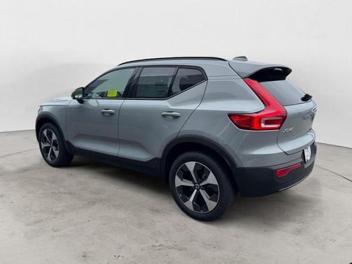 Vapour Grey 2026 Volvo XC40 B5 Plus
