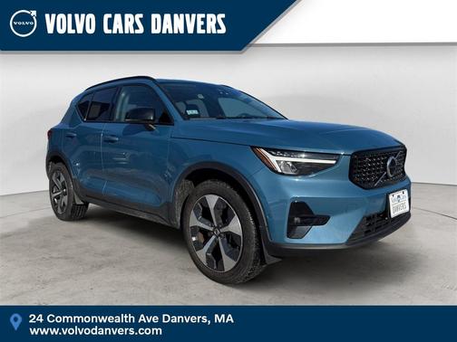 2023 Volvo XC40 B5 Plus Dark Theme
