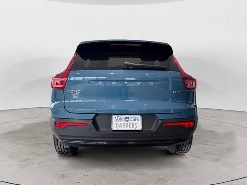 2023 Volvo XC40 B5 Plus Dark Theme