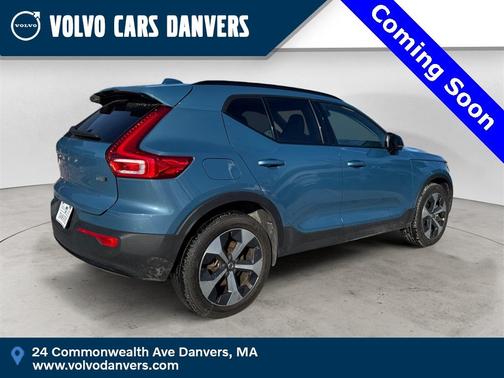2023 Volvo XC40 B5 Plus Dark Theme