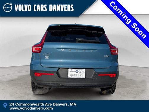 2023 Volvo XC40 B5 Plus Dark Theme