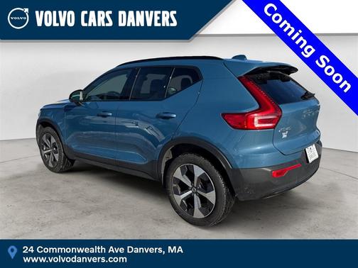 2023 Volvo XC40 B5 Plus Dark Theme