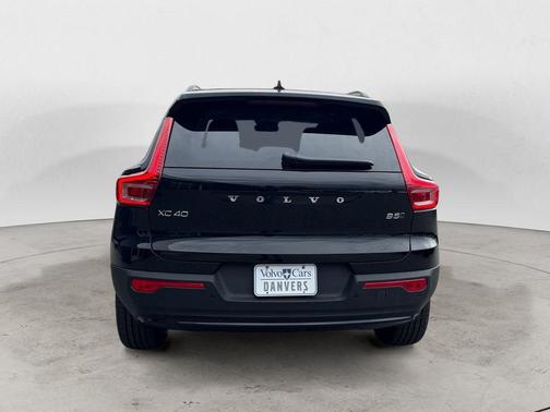 Onyx Black 2026 Volvo XC40 B5 Plus