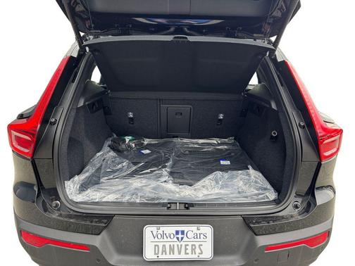 Onyx Black 2026 Volvo XC40 B5 Plus