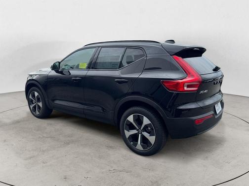 Onyx Black 2026 Volvo XC40 B5 Plus
