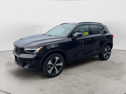 Onyx Black 2026 Volvo XC40 B5 Plus