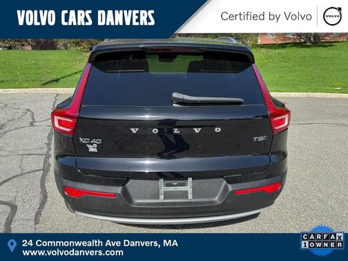 2022 Volvo XC40 T5 Momentum
