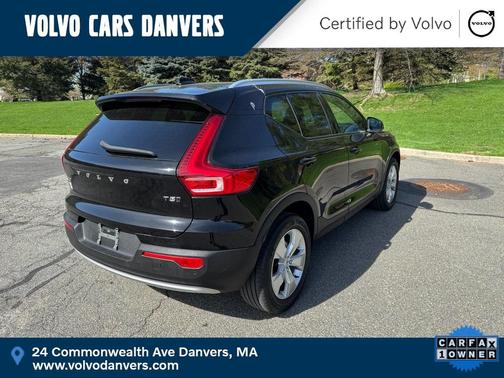 2022 Volvo XC40 T5 Momentum