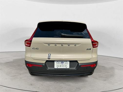2025 Volvo XC40 B5 Plus Dark Theme