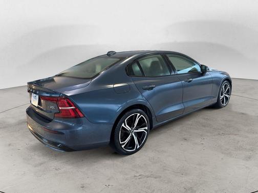 2025 Volvo S60 B5 Core