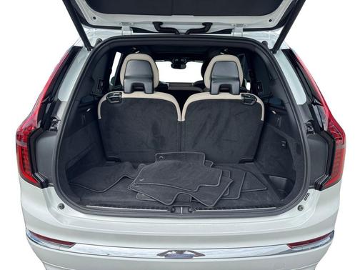 Crystal White Metallic 2025 Volvo XC90 B5 Core
